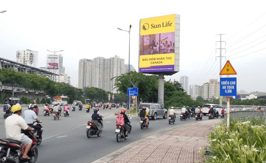 Quảng cáo màn hình LED chân cầu Sài Gòn