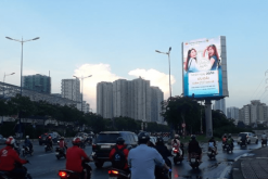Quảng cáo màn hình LED chân cầu Sài Gòn